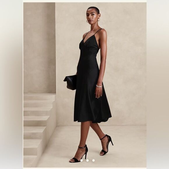 Banana Republic ASYMMETRICAL
SEAM MIDI SLIP DRESS - Picture 1 of 6